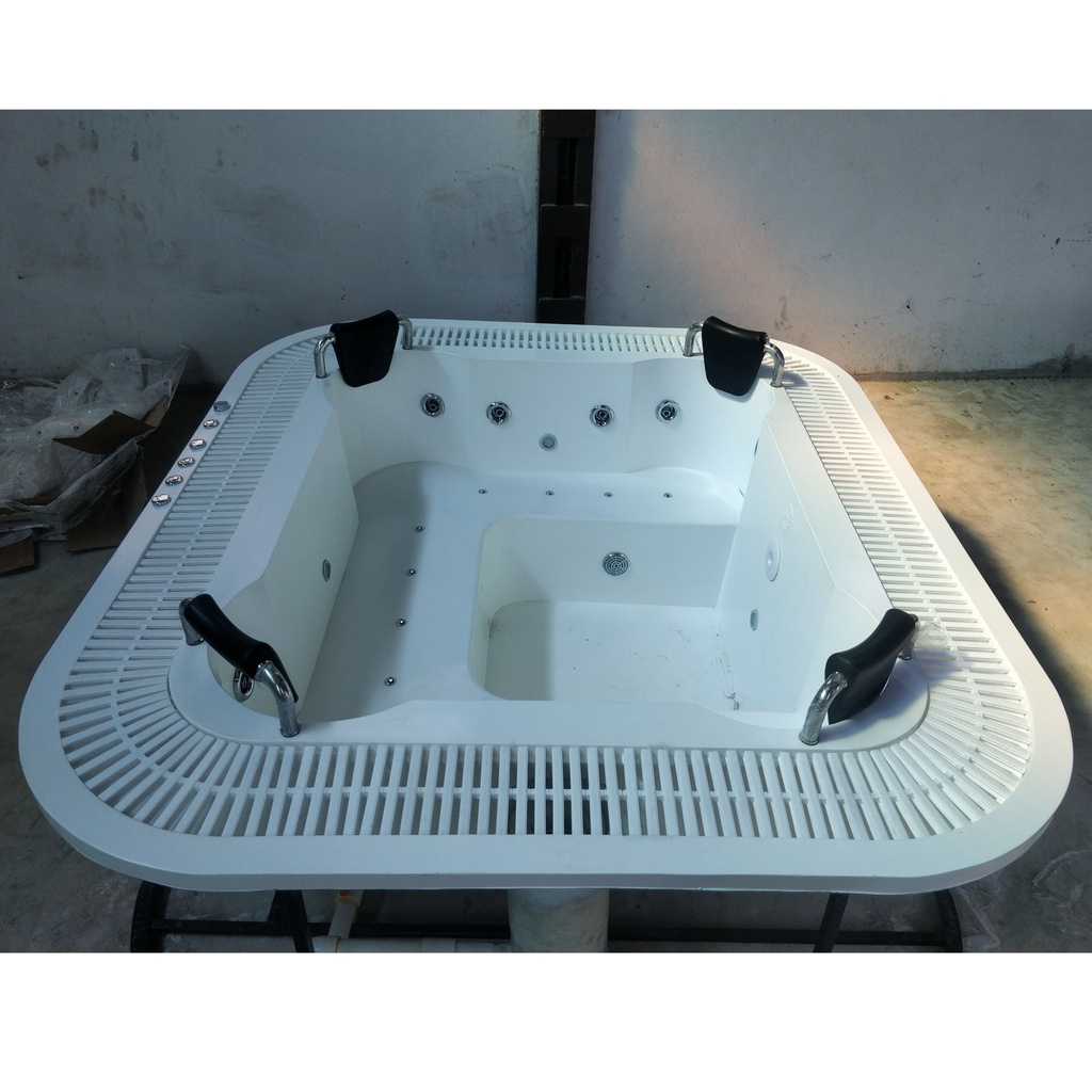 Hydrotherapy Overflow Tub 8ft x 7ft and 12 Water Jets