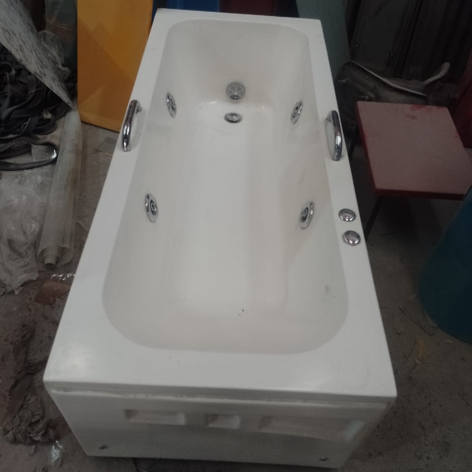 Hydrotherapy Tub 5' 6" and 4 jets